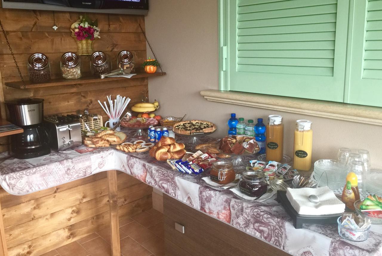 Bba2Passi Bed & Breakfast Marina di Massa Ngoại thất bức ảnh